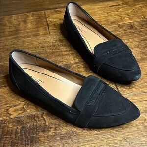 Vionic Savannah Bkack Suede Loafer, size 8W